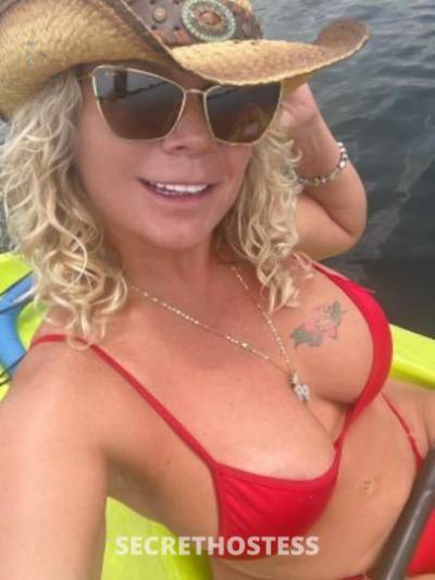 40 year old Escort in Staten Island NY Most Reviewed Sexy Cougar Come Stick Your Banana In My Tail 