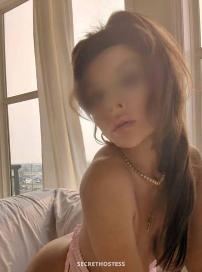 39 Year Old Asian Escort Ft Mcmurray Brunette Hazel eyes - Image 2