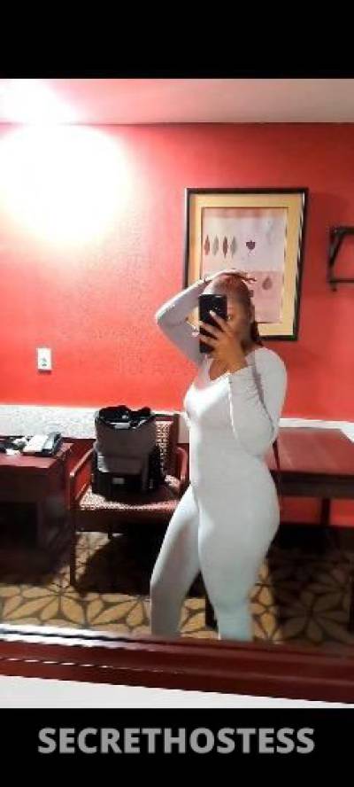 22 year old Escort in Detroit MI Hey baes shay here car dates