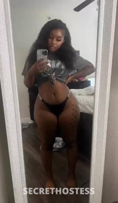 35 year old Escort in Fresno CA Slim thick upscale beauty