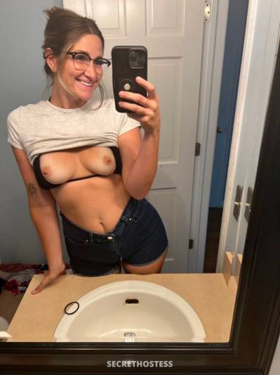 26 year old Asian Escort in Guelph I’m available and down for hookup and good sex