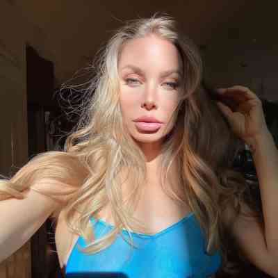 28 year old Escort in Addison TX I'm available for both incall and outcall (210)?319?