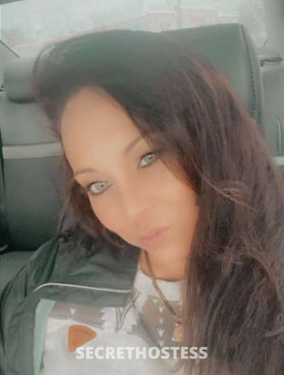 30 year old American Escort in Greensboro NC Native American Throat Goat Aquafina Pussy Queen Incalls And