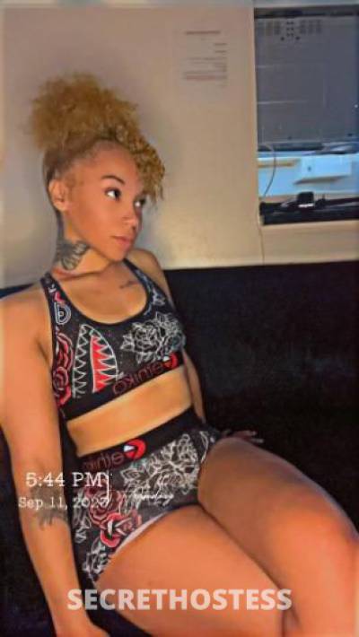 22 year old American Escort in Los Angeles CA Thick beautiful lightskin available now