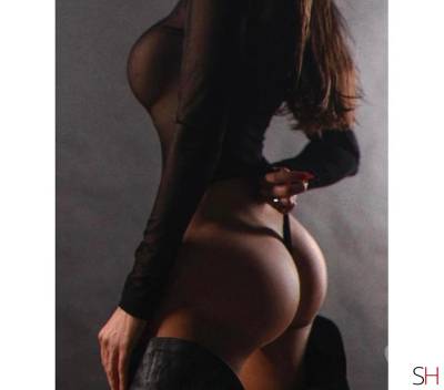Hot brunette⭐️💋💋party girl xxx outcall only 💋,  in Hampshire