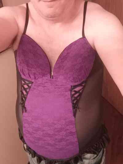 40 year old Canadian Escort in Surrey horny and looking
