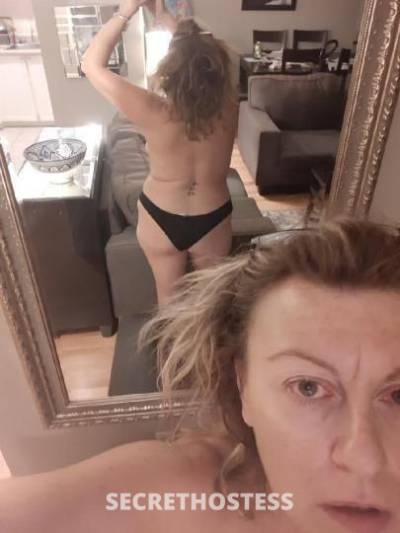 42 year old Escort in Columbia MO 42 Years Older Moom Dont miss out Incall or Outcall and Car 