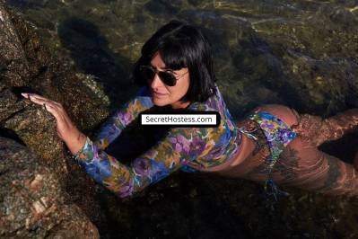 34 Year Old Latin Escort Barcelona Black Hair Green eyes - Image 2