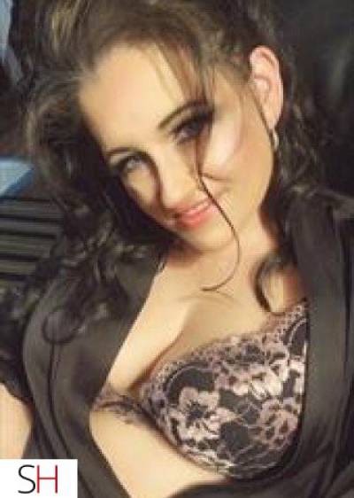 38 Year Old Asian Escort Calgary Dark Hair Blue eyes - Image 6