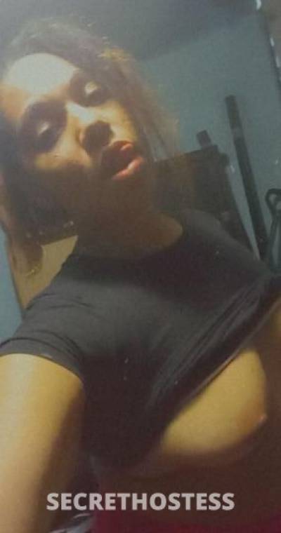 20 year old Escort in Chicago IL hey baby im ready for a great time and i like to think im 