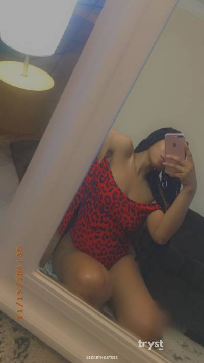 20 year old Black Escort in Greensboro NC Robyn Saxs - Let me satisfy you