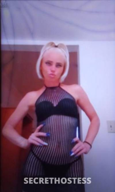 21 year old American Escort in Memphis TN sweet petite treat