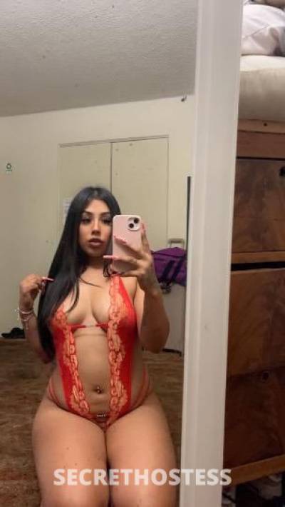 25 year old Escort in Los Angeles CA smiles
