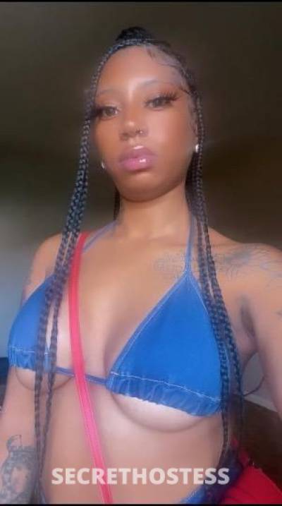 25 year old Latino Escort in Louisville KY lightskin latina with a amazing body