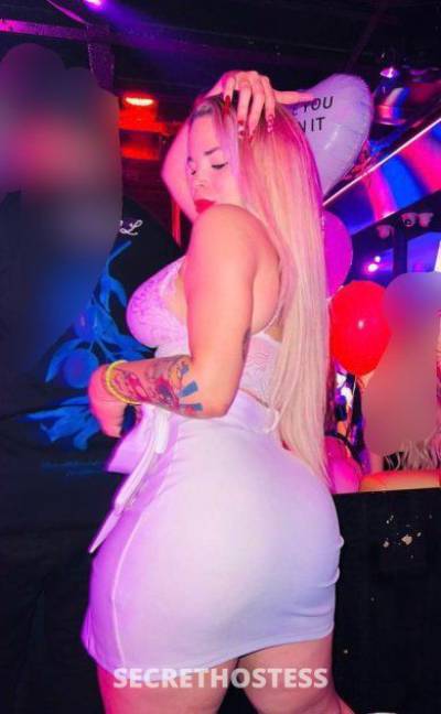 Beautiful and curvy blonde Latina in Raleigh / Durham NC