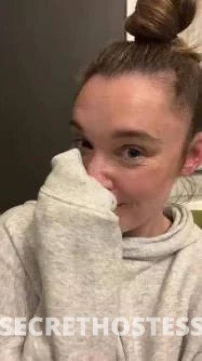 19 year old Escort in Kuluin Sunshine Coast Throat c*m slut 4 U