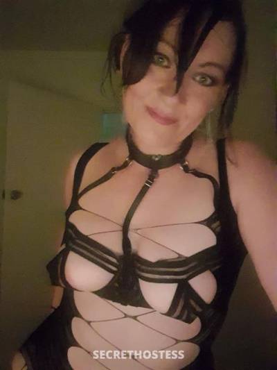 Cum have some fun with an Australian skilled squirting MILF  in Mandurah