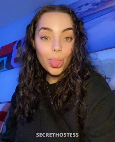 22 year old Middle Eastern Escort in New Haven CT I’m available add me on snap: elizab0924