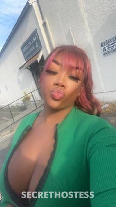 25 year old Escort in Everett WA ✨Busty Mixed Asain✨ Come Explore These Curves