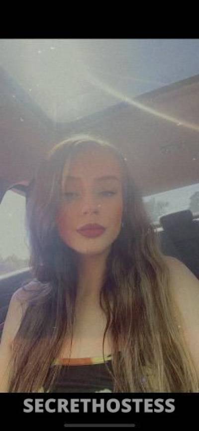 25 year old Escort in Oklahoma City OK Beautiful Brunette Babe