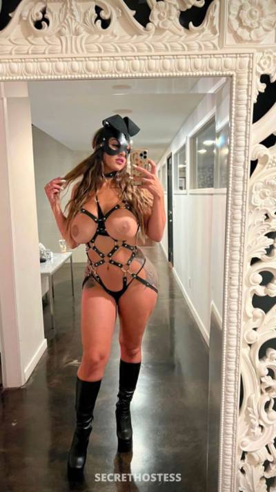 26 year old Asian Escort in Indianapolis IN I can't resist getting to my knees as soon as I gets to
