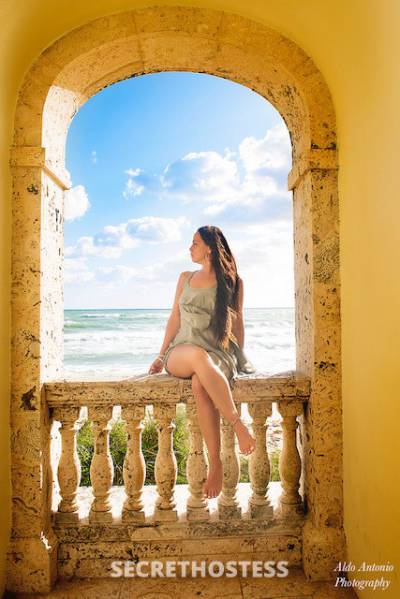 Escort 58KG West Palm Beach FL Image - 1