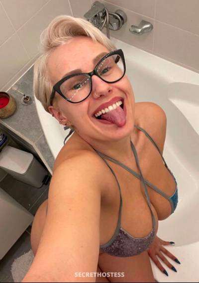 27 year old American Escort in Visalia CA I do hookup and massage and I sell my masturbating videos