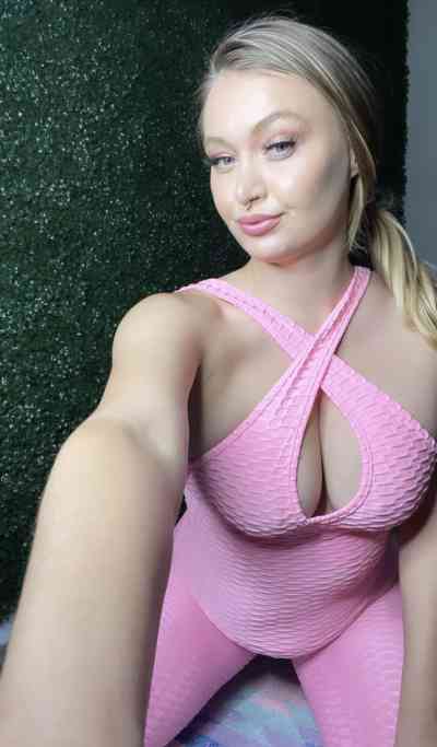 25 year old Escort in Warwickshire I’m a female hooker