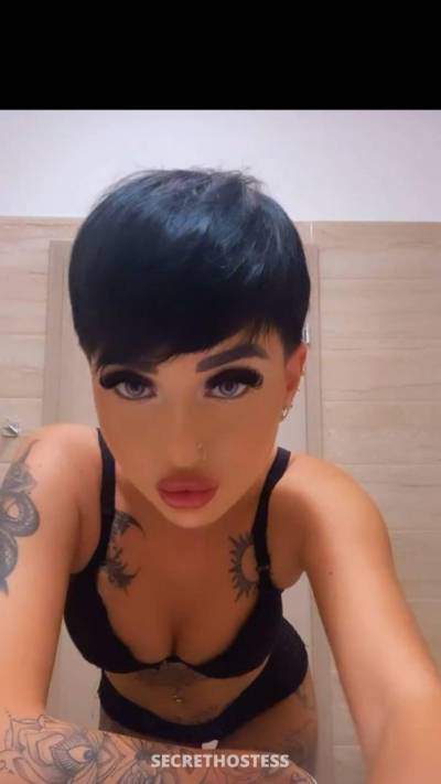 26 year old Hispanic Escort in Cariboo i available