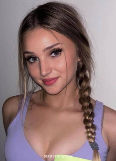 25 year old Asian Escort in Comox Balley Beautiful Blonde Baddie at your service