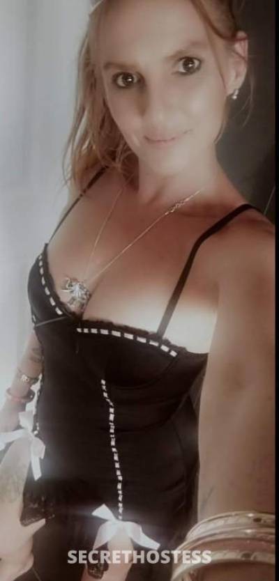 Aussie chick will give you the time of your life in Cairns