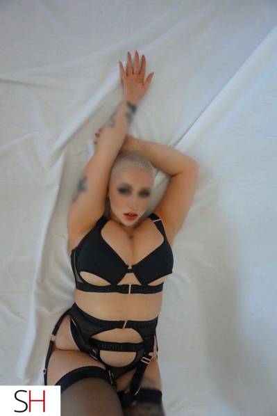 0 year old Escort in Montreal Sky, déesse sensuelle 36DD