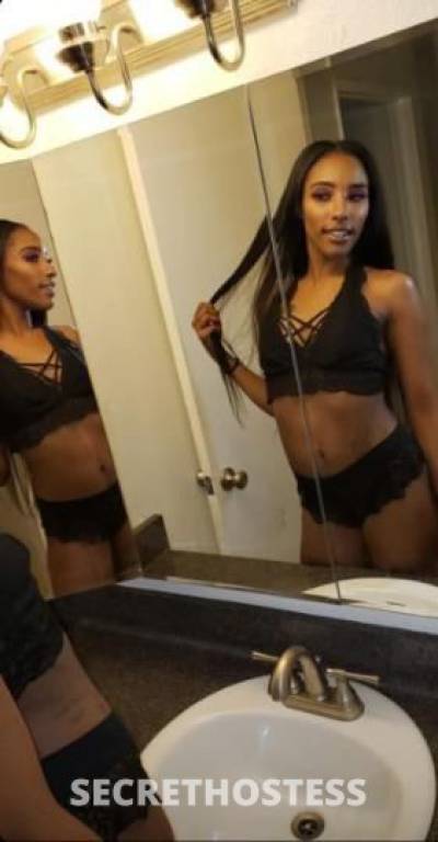 NEW IN TOWN💃🏾 PRETTY PETITE BLACK BOMBSHELL 💣 OUTS  in Oakland CA