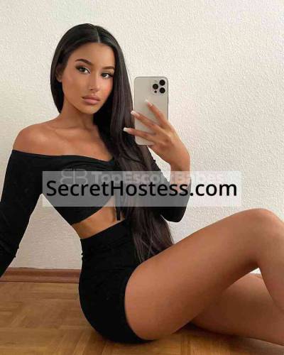 22 Year Old Singaporean Escort Riyadh Brunette Brown eyes - Image 2