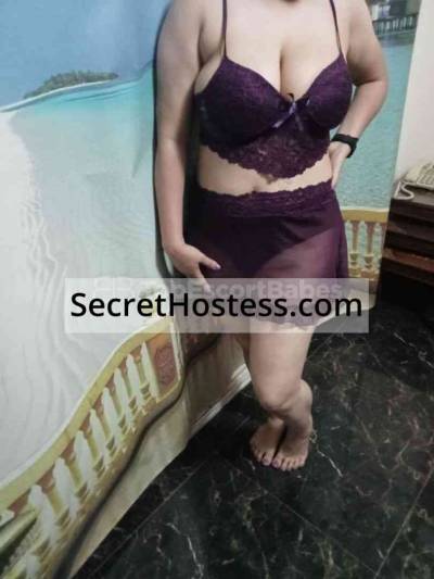 20 Year Old Egyptian Escort Giza Black Hair Green eyes - Image 3