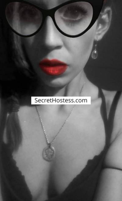 25 Year Old Caucasian Escort Grande Prairie Brunette Brown eyes - Image 1