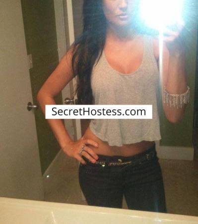 Escort Calgary Brunette Brown eyes - Image 3