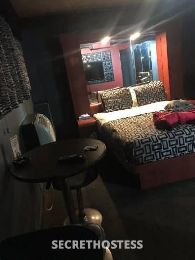 34 year old Escort in Rochester NY just visiting here till Friday