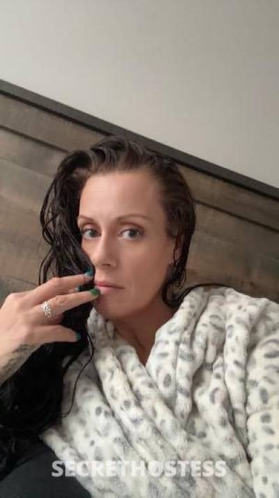38 year old Escort in Cape Cod MA happy thirsty thursday boys