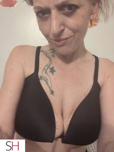 sexy Milf here today from Alberta to make you her king come  in Winnipeg