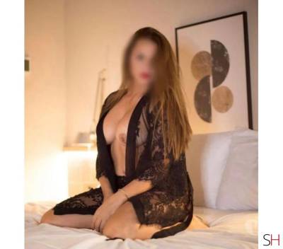23 year old Latino Escort in Manchester Hi I’m Julia ,I’m a party girl real pic.?, Independent