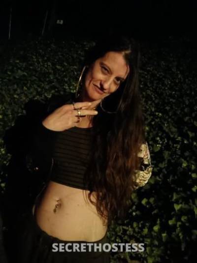 38 year old Escort in Staten Island NY heyyyy im gina the throat goat lets have some fun