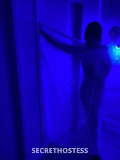 47 year old Escort in Calgary Miss Carrieann Now Visiting Calgary