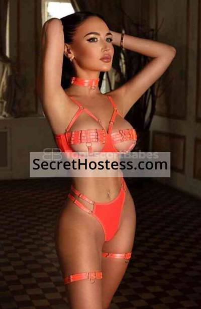 23 Year Old Russian Escort Dubai Brunette Green eyes - Image 1