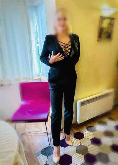 Amber 50Yrs Old Escort Size 10 172CM Tall London Image - 1