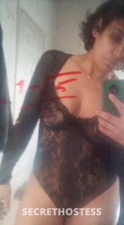 Spicy Latina green eyes Mami with a petite body in Westchester NY