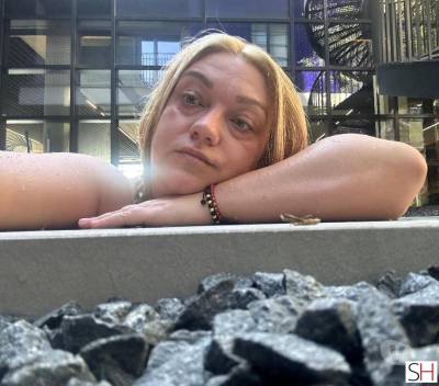 30 year old Polish Escort in London Natural body big boobs milf curves, Independent