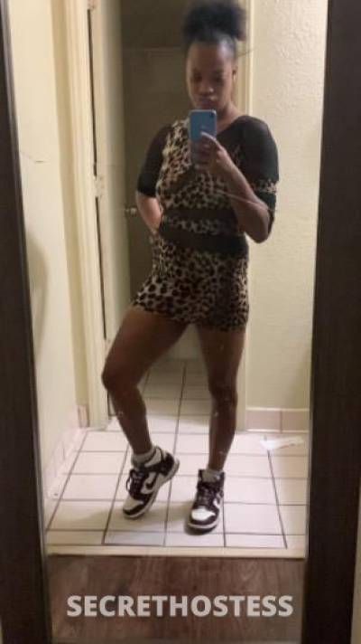 25 year old Escort in Charlotte NC Car play only head only with condom it’s 60$ without its 