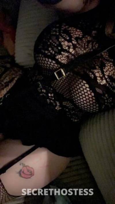 Book now for outcalls slim and curvy tattoed brunette ready  in Portland OR