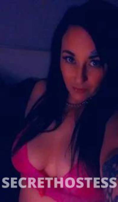33 year old Escort in Alexandra Mackay Let me be your guide to pleasure